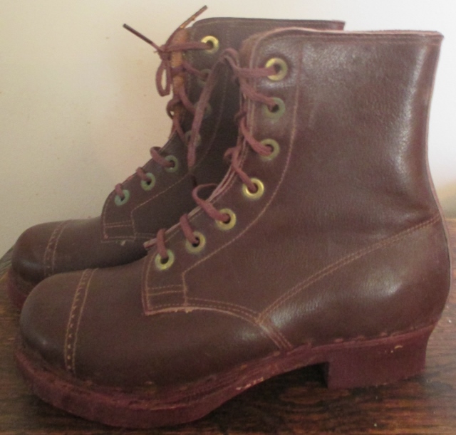 xxM1090M Fantastic unused children boots